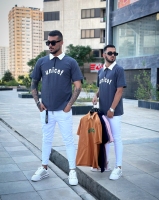 تی شرت یقه دار رنگ طوسی