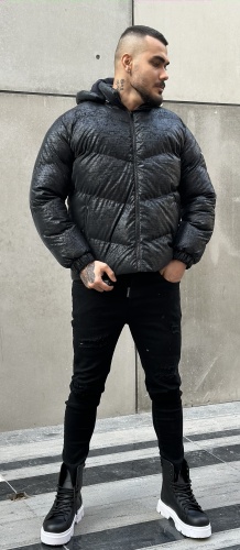 کاپشن MCQUEEN